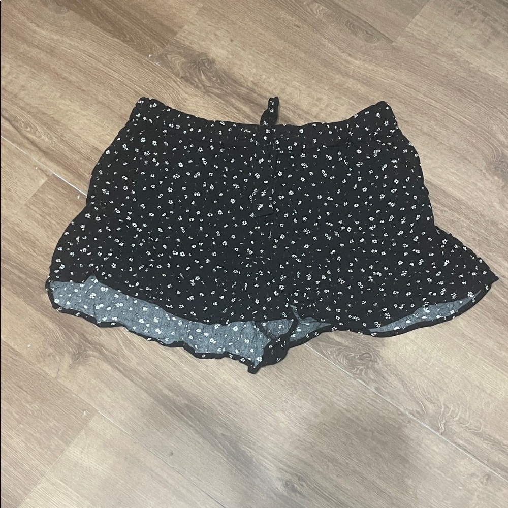 SO Women's Black Floral Shorts